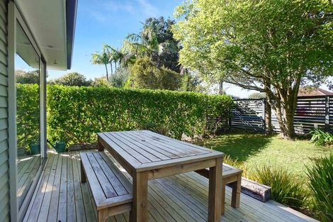 Photo of property in 32 Queen Mary Avenue, New Lynn, Auckland, 0600