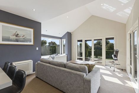 Photo of property in 10 Sampson Avenue, Waiwhakaiho, New Plymouth, 4312