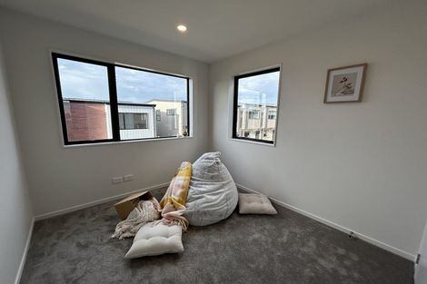 Photo of property in 9 Paetai Lane, Te Atatu Peninsula, 0610