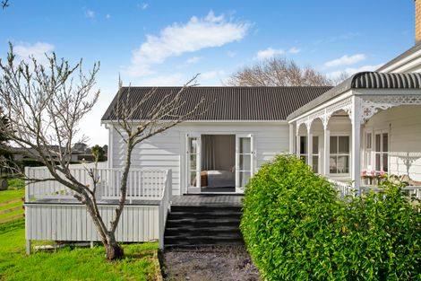 Photo of property in 43 Colombo Road, Waiuku, 2123