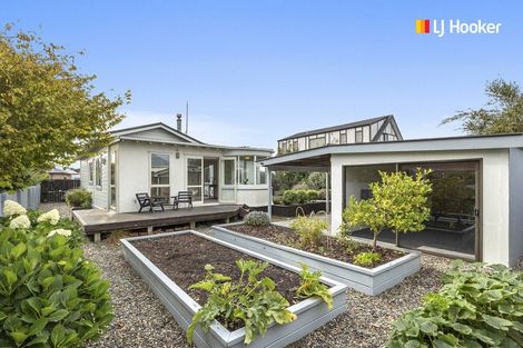 Photo of property in 64 Royal Crescent, Saint Kilda, Dunedin, 9012