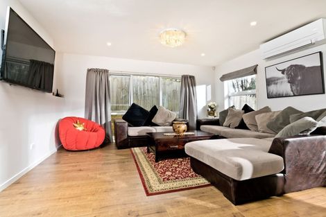 Photo of property in 28 Shah Place, Glen Eden, Auckland, 0602