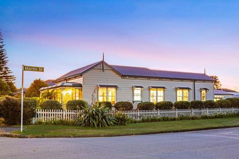 Photo of property in 2 Martin Street, Waikanae, 5036