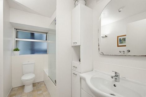 Photo of property in Jerningham Apartments, 20 Oriental Terrace, Oriental Bay, Wellington, 6011