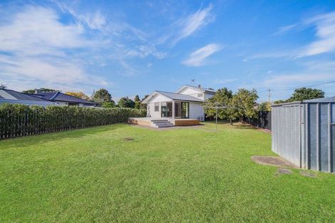 Photo of property in 36 Rewarewa Road, Te Atatu Peninsula, Auckland, 0610