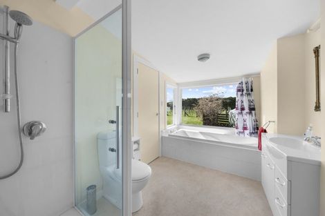 Photo of property in 190 Regent Street, Martinborough, 5711