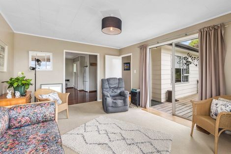Photo of property in 14a Pokapu Street, Titirangi, Auckland, 0600