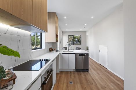 Photo of property in 50 Sandgate Avenue, Botany Downs, Auckland, 2010