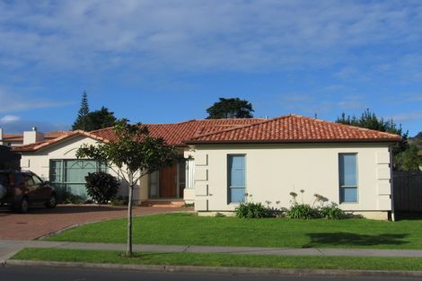 Photo of property in 24 Middlefield Drive, East Tamaki Heights, Auckland, 2016
