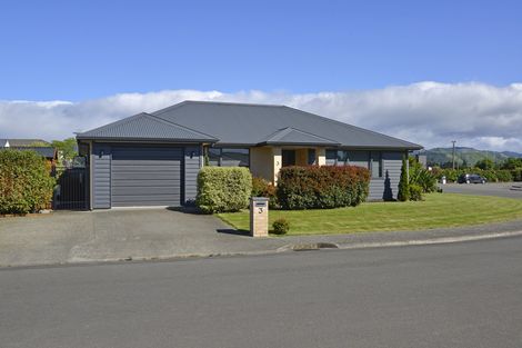 Photo of property in 3 Hereford Drive, Carterton, 5713