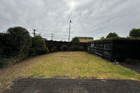 Photo of property in 100 Flanshaw Road, Te Atatu South, Auckland, 0610