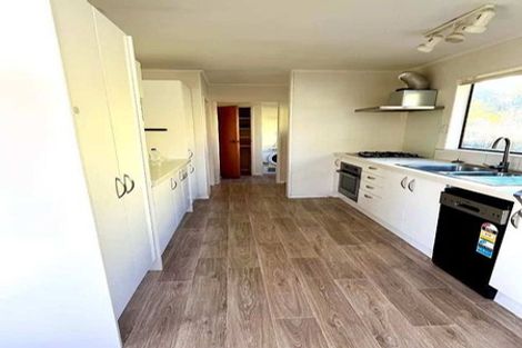 Photo of property in 6 Ruth Grove, Karori, Wellington, 6012