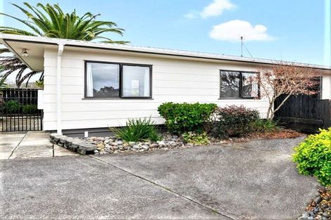 Photo of property in 2/9 Applewood Drive, Henderson, Auckland, 0612