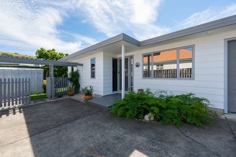 Photo of property in 7a Golding Road, Taradale, Napier, 4112
