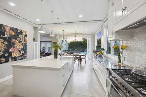 Photo of property in 9 Tui Glen Road, Birkenhead, Auckland, 0626