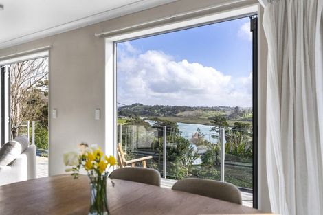 Photo of property in 6 Poplar Road, Stanmore Bay, Whangaparaoa, 0932