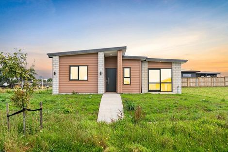 Photo of property in 8 Booker Drive, Tuakau, 2121