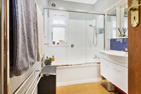 Photo of property in 11 Waikare Street, Karori, Wellington, 6012