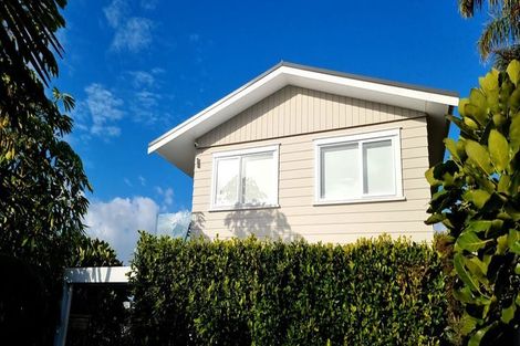 Photo of property in 17 Bevyn Street, Castor Bay, Auckland, 0620