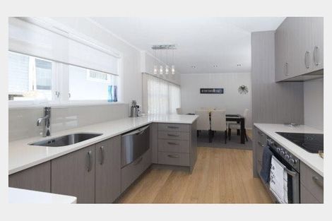 Photo of property in 39 Megan Avenue, Pakuranga Heights, Auckland, 2010