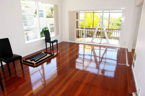 Photo of property in 21 Lake Road, Northcote, Auckland, 0627