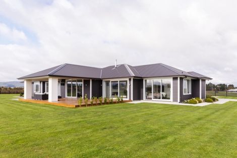 Photo of property in 33 Hartwell Drive, Kelvin Grove, Palmerston North, 4470