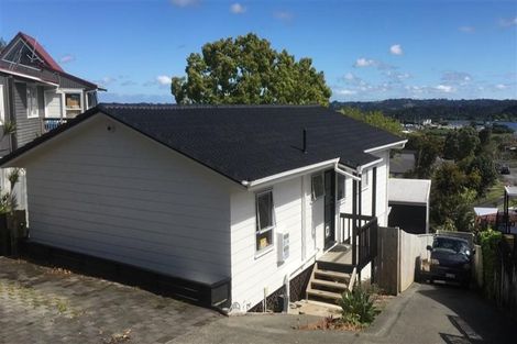 Photo of property in 122 Sunset Road, Unsworth Heights, Auckland, 0632