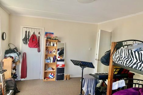 Photo of property in 17 Woodstock Road, Forrest Hill, Auckland, 0620