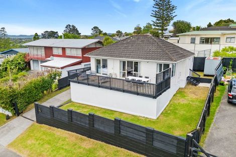 Photo of property in 1 Hartley Terrace, Massey, Auckland, 0614