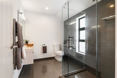 Photo of property in 3 Madden Avenue, Kumeu, 0810