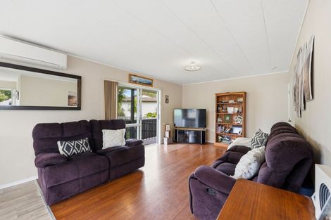 Photo of property in 2/16 Crosby Road, West Harbour, Auckland, 0618