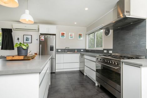 Photo of property in 1 Luanda Drive, Ranui, Auckland, 0612
