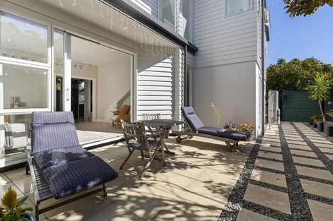 Photo of property in 43b Seaview Road, Castor Bay, Auckland, 0620