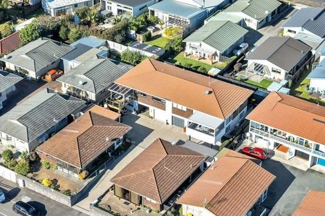 Photo of property in 2/502 Devon Street East, Strandon, New Plymouth, 4312