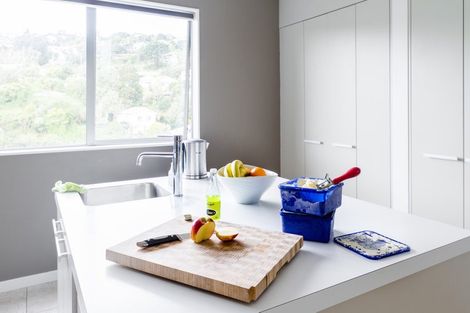 Photo of property in 19 Tiketike Way, Brooklyn, Wellington, 6021