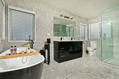 Photo of property in 28 Shah Place, Glen Eden, Auckland, 0602