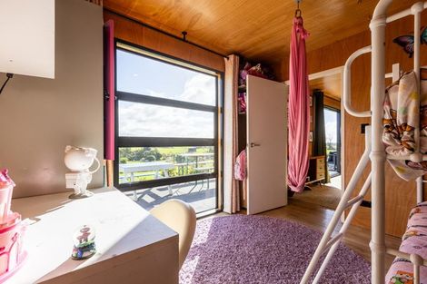 Photo of property in 237 Croydon Road, Midhirst, Stratford, 4394