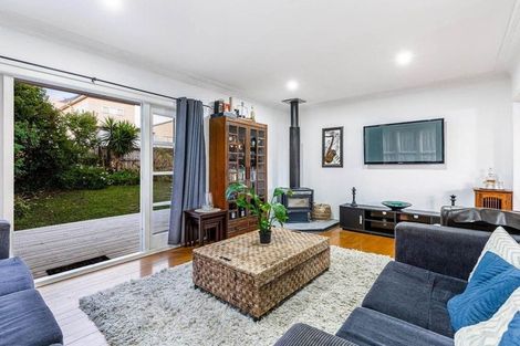 Photo of property in 77 Royal Road, Massey, Auckland, 0614