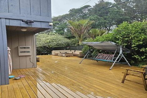 Photo of property in 2/99 Konini Road, Titirangi, Auckland, 0604