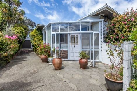 Photo of property in 5 Hollies Crescent, Johnsonville, Wellington, 6037