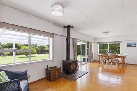 Photo of property in 39 Harbour View Road, Point Wells, 0986