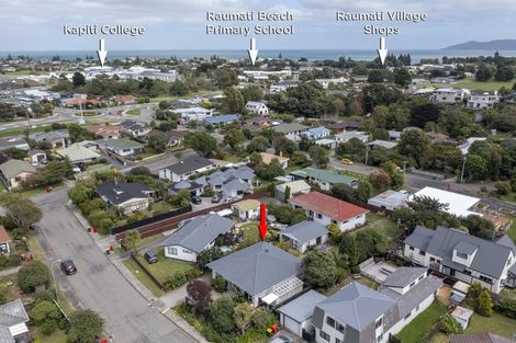 Photo of property in 9 Nugget Grove, Raumati Beach, Paraparaumu, 5032