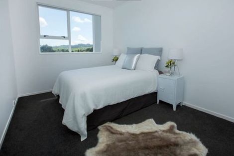 Photo of property in 12a Kingsbridge Place, Newlands, Wellington, 6037