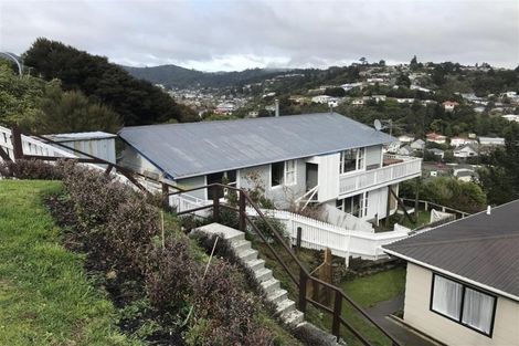 Photo of property in 32 Castle Crescent, Stokes Valley, Lower Hutt, 5019