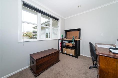 Photo of property in 10 Kaweka Street, New Lynn, Auckland, 0600