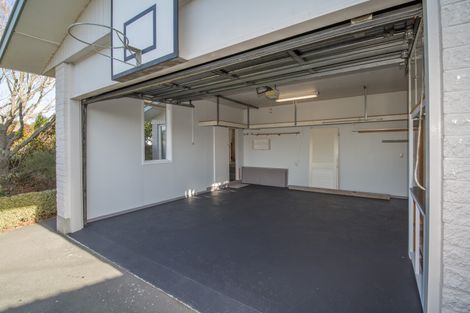 Photo of property in 6 Shirldale Place, Avonhead, Christchurch, 8042