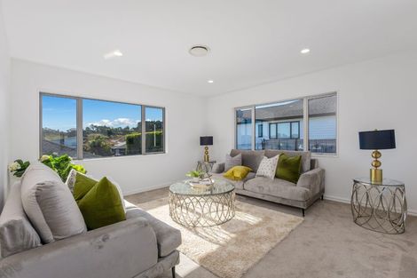 Photo of property in 10 Ian Gordon Lane, Orewa, 0931