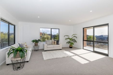 Photo of property in 8 Bosun Place, Te Atatu Peninsula, Auckland, 0610