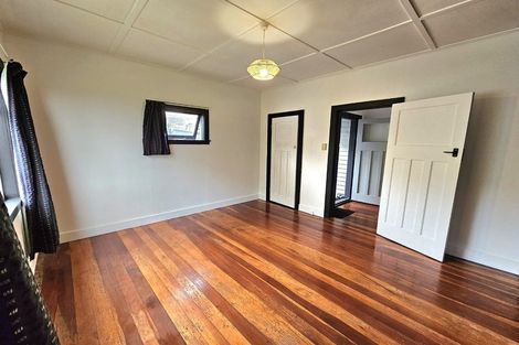 Photo of property in 40 Pioneer Road, Moturoa, New Plymouth, 4310