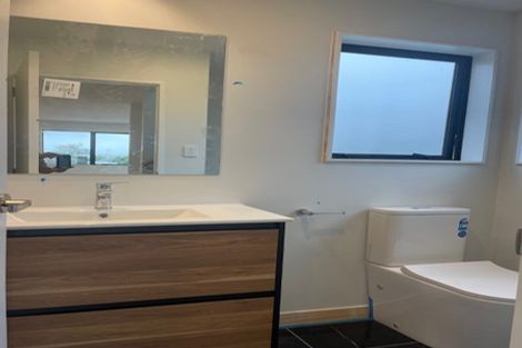 Photo of property in 233 Lake Road, Northcote, Auckland, 0627